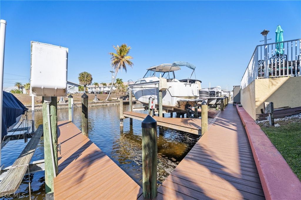 Image 36 of property listing at 1109 SE 40th ST 106, Cape Coral, FL 33904