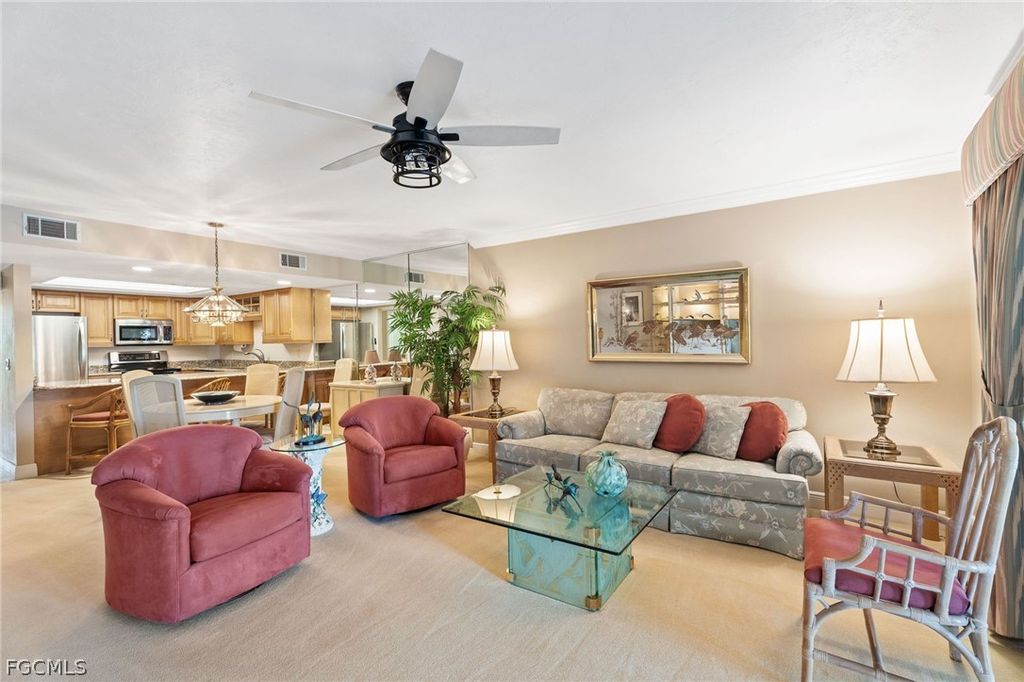 Image 4 of property listing at 1109 SE 40th ST 106, Cape Coral, FL 33904