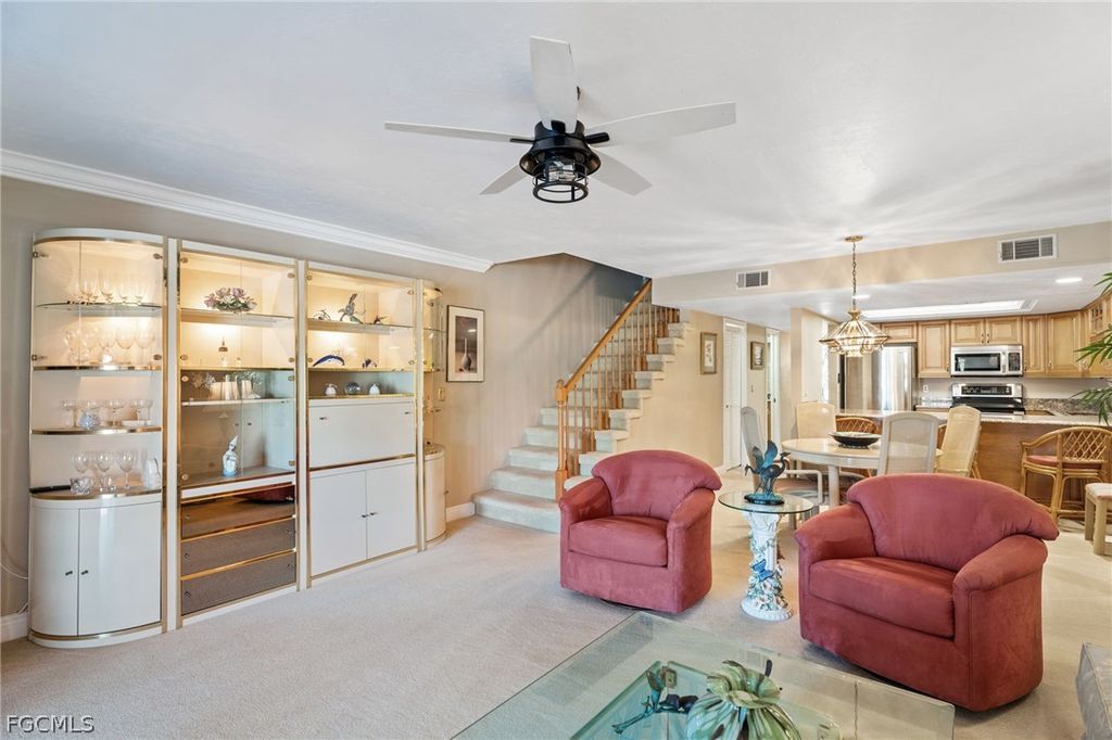 Image 5 of property listing at 1109 SE 40th ST 106, Cape Coral, FL 33904