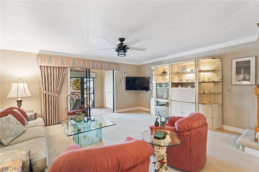 Image 6 of property listing at 1109 SE 40th ST 106, Cape Coral, FL 33904