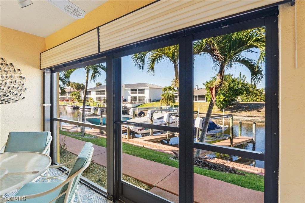 Image 9 of property listing at 1109 SE 40th ST 106, Cape Coral, FL 33904