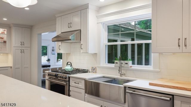 150 Seney Dr, Bernardsville Boro, NJ 07924