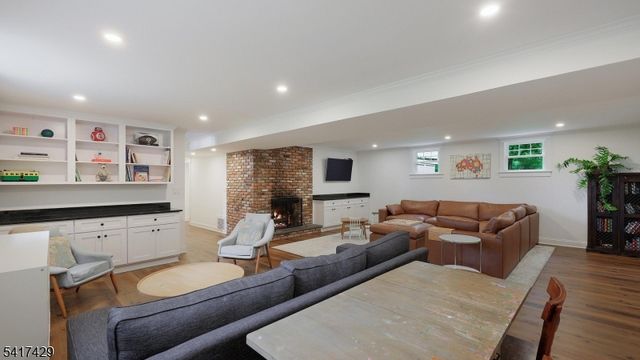 150 Seney Dr, Bernardsville Boro, NJ 07924