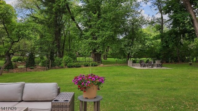 150 Seney Dr, Bernardsville Boro, NJ 07924