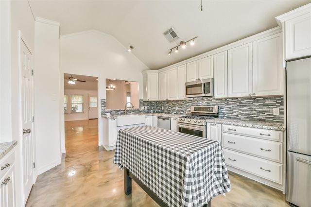 515 Valley Drive, Dickinson, TX 77539