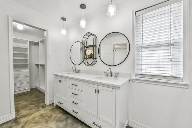 515 Valley Drive, Dickinson, TX 77539