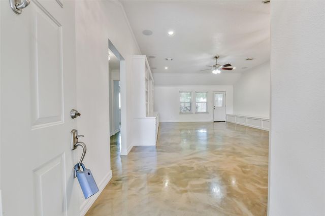 515 Valley Drive, Dickinson, TX 77539