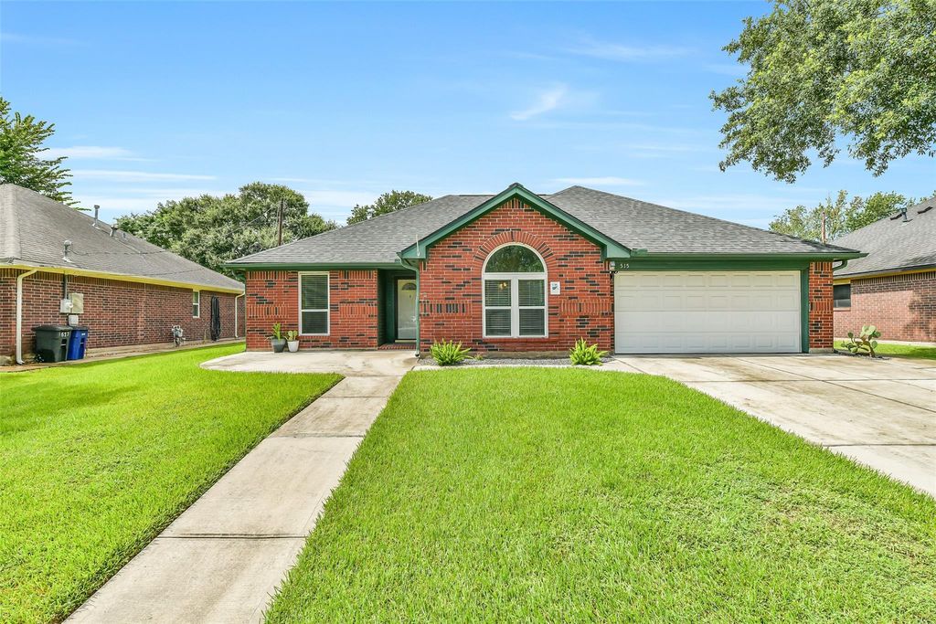 515 Valley Drive, Dickinson, TX 77539