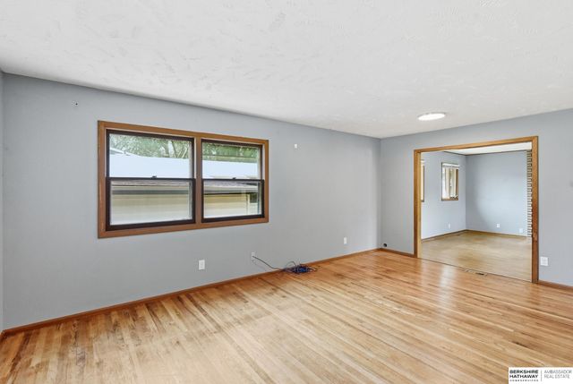 9478 Wirt Street, Omaha, NE 68134