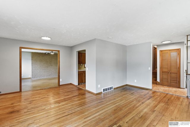 9478 Wirt Street, Omaha, NE 68134