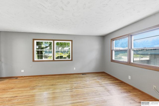 9478 Wirt Street, Omaha, NE 68134