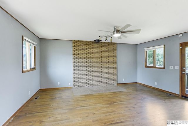 9478 Wirt Street, Omaha, NE 68134