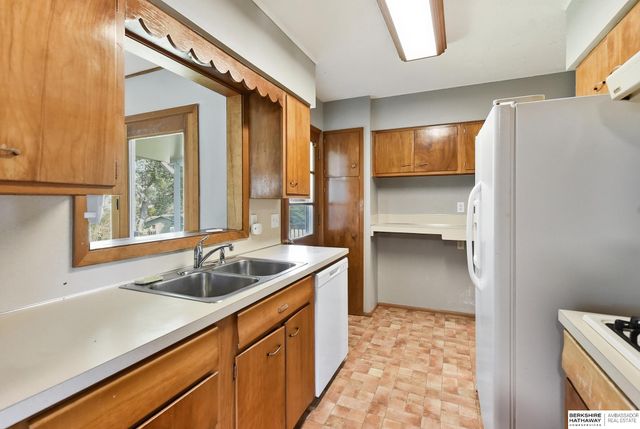 9478 Wirt Street, Omaha, NE 68134