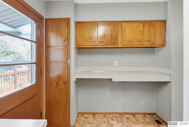 9478 Wirt Street, Omaha, NE 68134