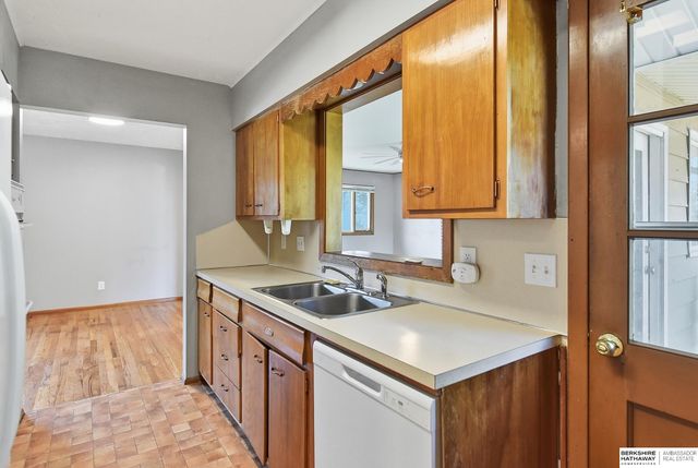 9478 Wirt Street, Omaha, NE 68134