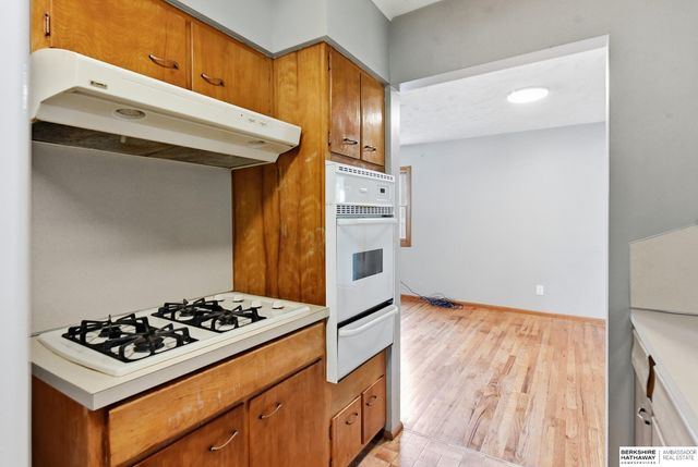 9478 Wirt Street, Omaha, NE 68134