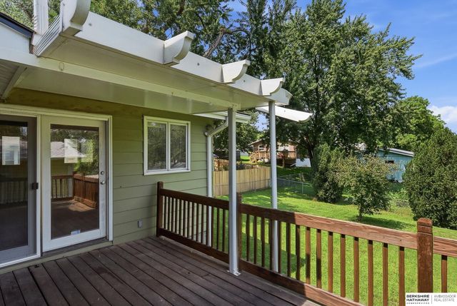 9478 Wirt Street, Omaha, NE 68134