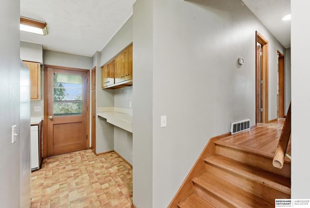 9478 Wirt Street, Omaha, NE 68134