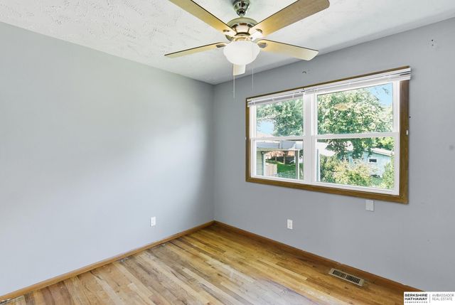 9478 Wirt Street, Omaha, NE 68134