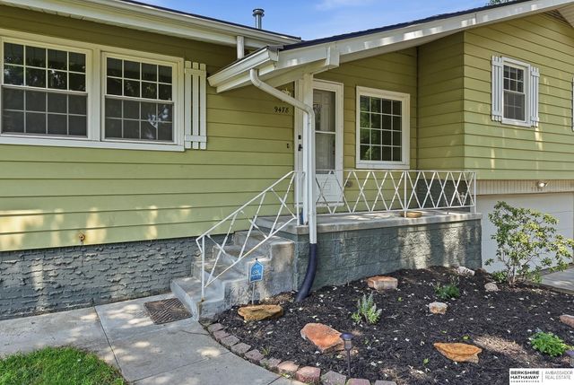 9478 Wirt Street, Omaha, NE 68134