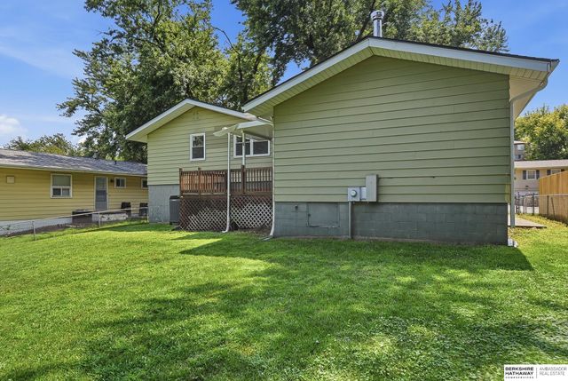 9478 Wirt Street, Omaha, NE 68134