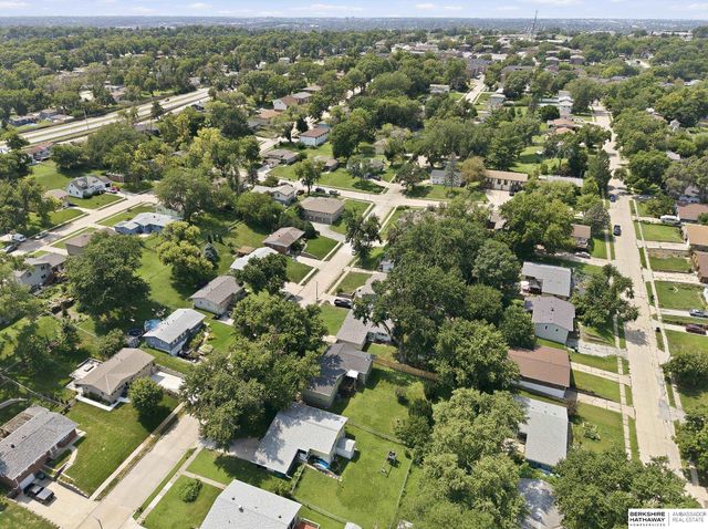 9478 Wirt Street, Omaha, NE 68134