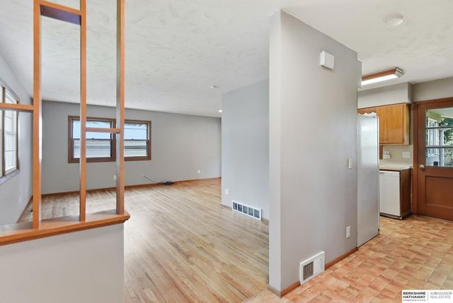 9478 Wirt Street, Omaha, NE 68134