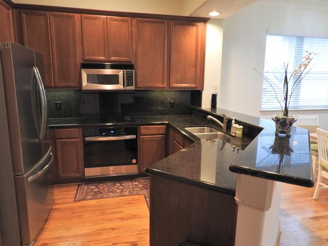 58 Briar Hollow Lane 204, Houston, TX 77027