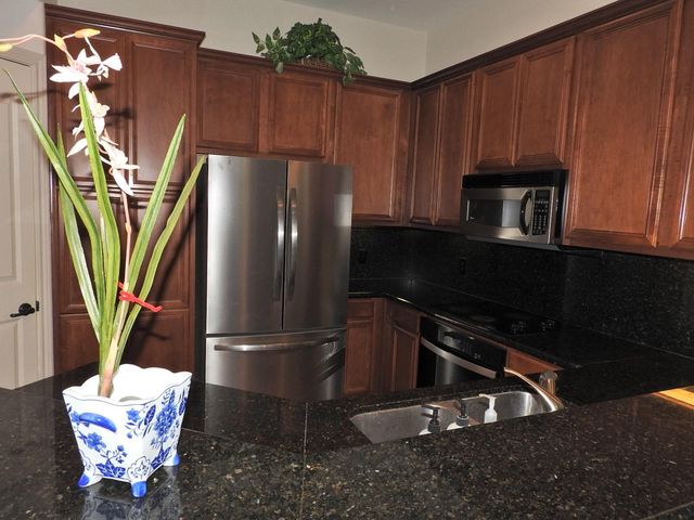 58 Briar Hollow Lane 204, Houston, TX 77027