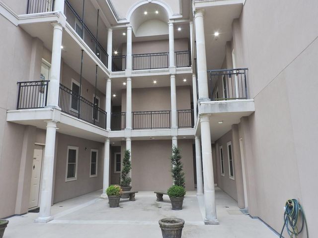 58 Briar Hollow Lane 204, Houston, TX 77027