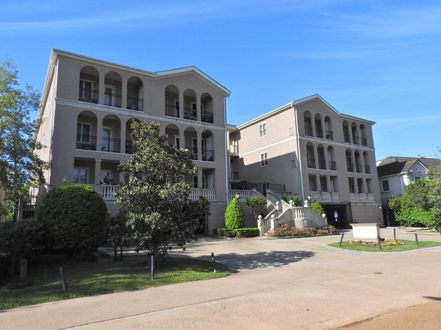 58 Briar Hollow Lane 204, Houston, TX 77027