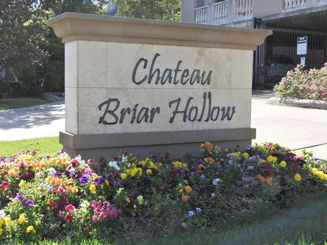 58 Briar Hollow Lane 204, Houston, TX 77027