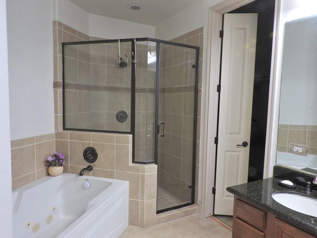 58 Briar Hollow Lane 204, Houston, TX 77027