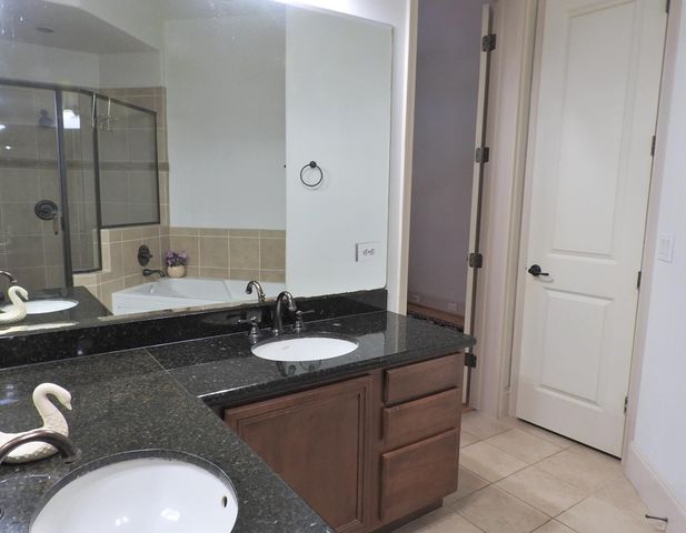 58 Briar Hollow Lane 204, Houston, TX 77027