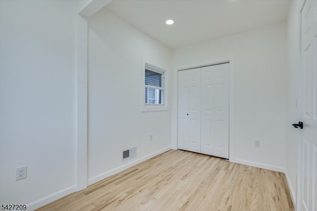 418 E 5Th Ave, Roselle Boro, NJ 07203