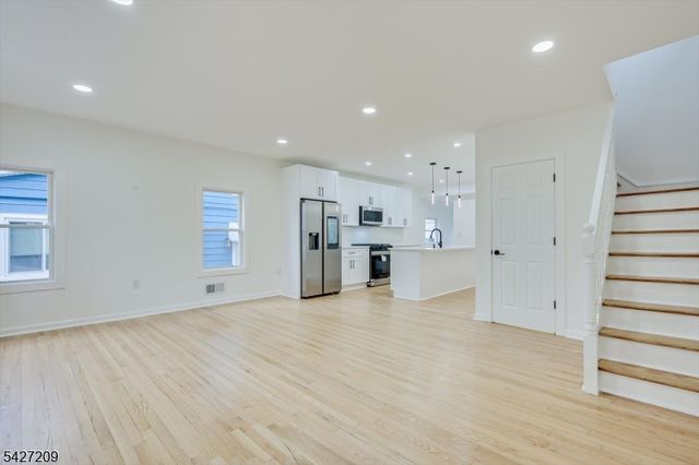418 E 5Th Ave, Roselle Boro, NJ 07203
