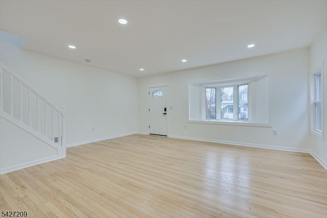 418 E 5Th Ave, Roselle Boro, NJ 07203