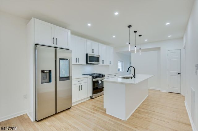 418 E 5Th Ave, Roselle Boro, NJ 07203