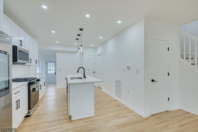 418 E 5Th Ave, Roselle Boro, NJ 07203