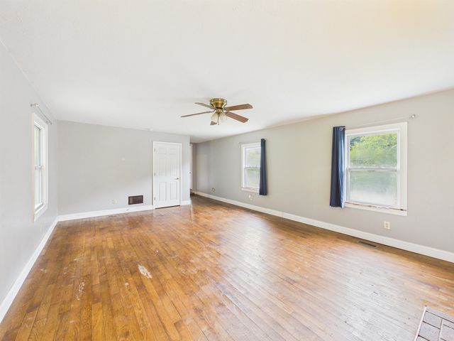 3557 16th Street Road, Huntington, WV 25701