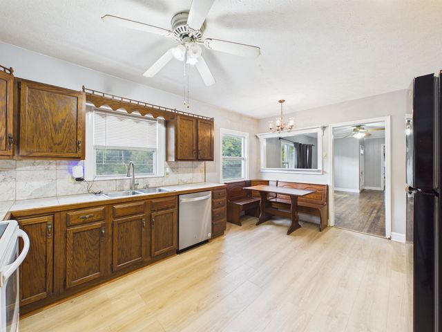 3557 16th Street Road, Huntington, WV 25701