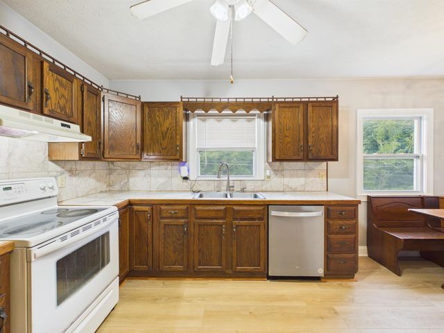 3557 16th Street Road, Huntington, WV 25701