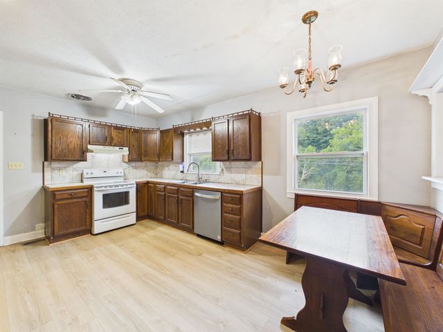 3557 16th Street Road, Huntington, WV 25701