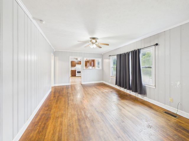 3557 16th Street Road, Huntington, WV 25701