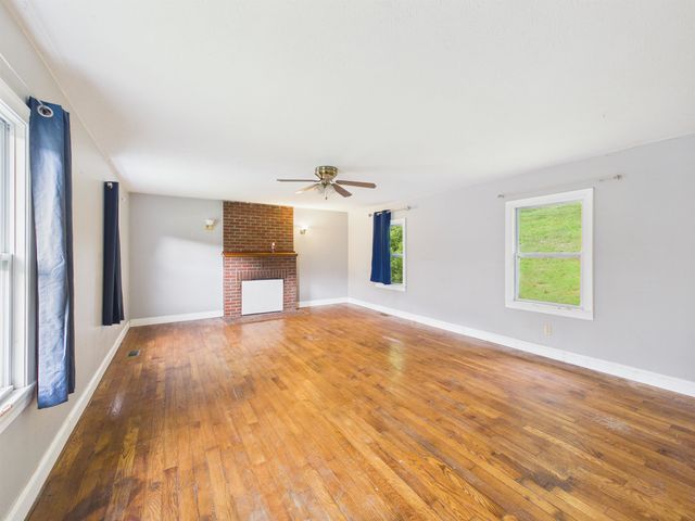 3557 16th Street Road, Huntington, WV 25701