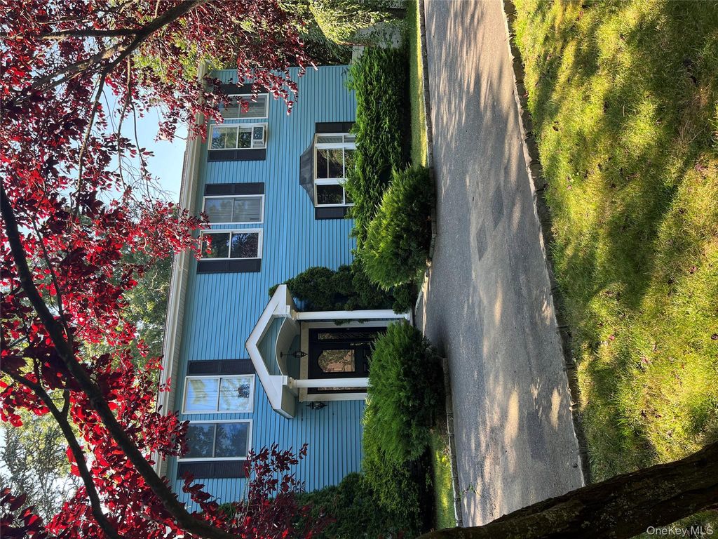 10 Jonah Road, Miller Place, NY 11764