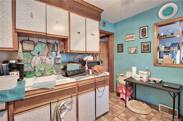 250 Wall Street, Waterbury, CT 06704