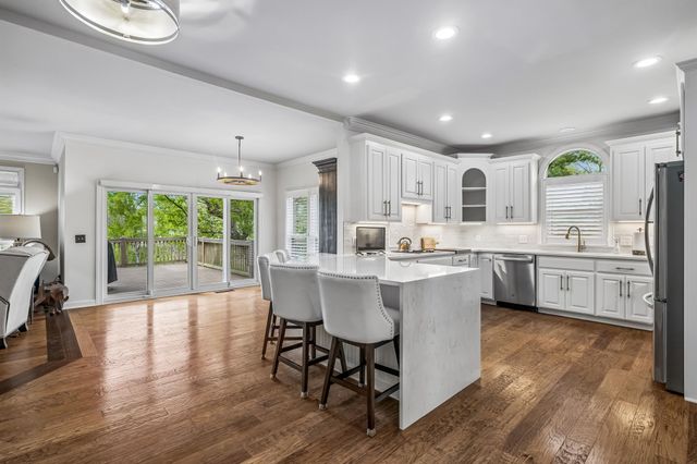 1018 Heritage Woods Dr, Hendersonville, TN 37075