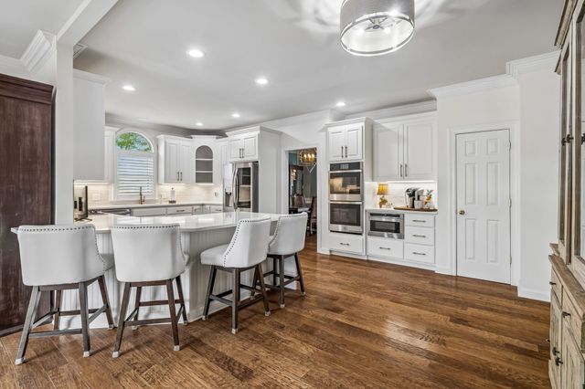 1018 Heritage Woods Dr, Hendersonville, TN 37075