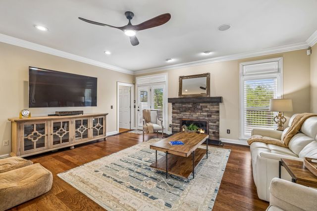 1018 Heritage Woods Dr, Hendersonville, TN 37075